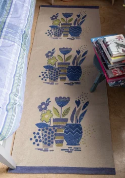 Gudrun Sjödén Teppiche|Heimtextilien>Bedruckter Läufer „Flower pots“ aus Bio-Baumwolle Graulila