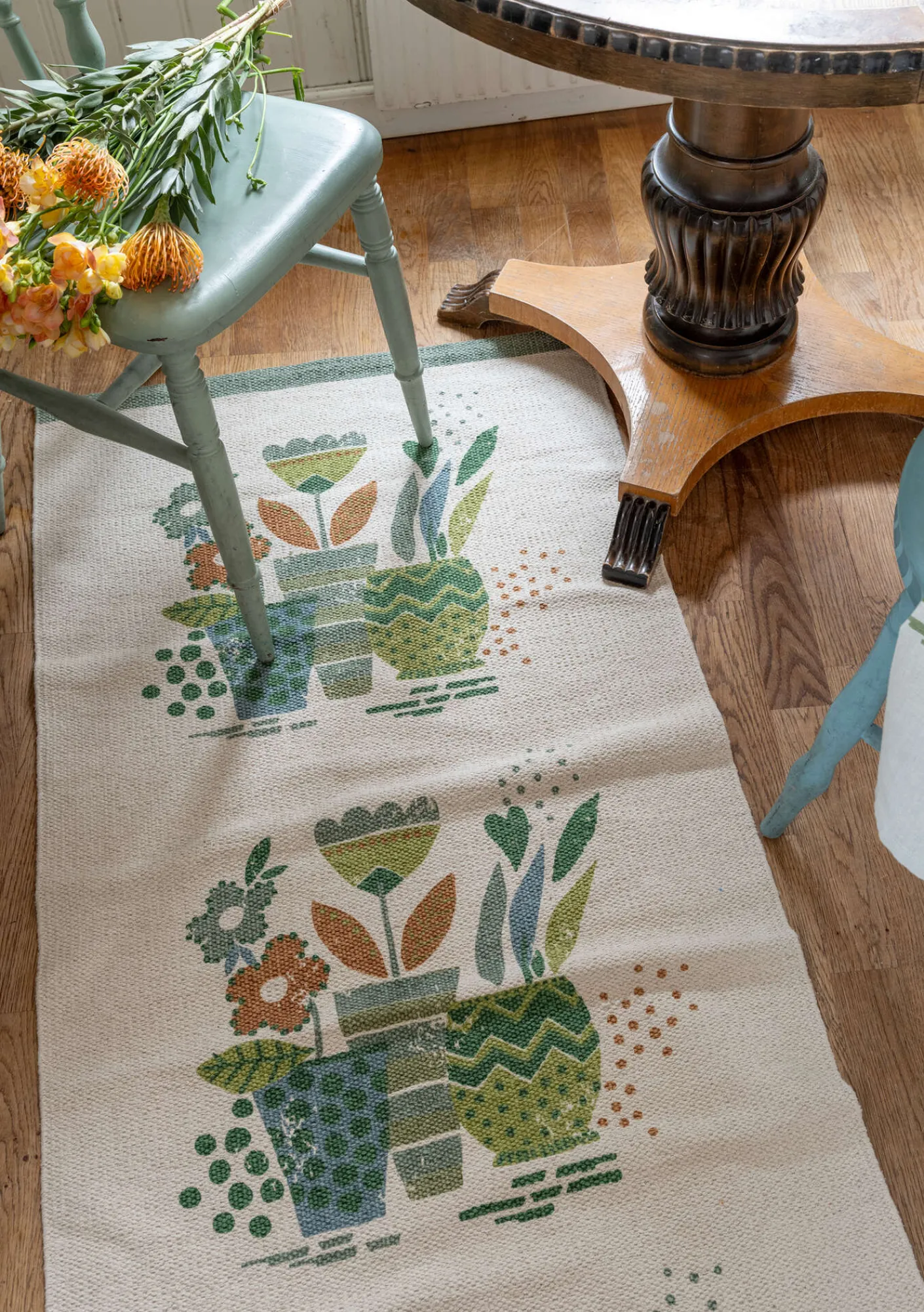 Gudrun Sjödén Teppiche|Heimtextilien>Bedruckter Läufer „Flower pots“ aus Bio-Baumwolle Staubgrün