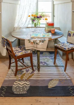 Gudrun Sjödén Teppiche|Heimtextilien>Bestickter Teppich „Flower bed“ aus Bio-Baumwolle Aschgrau