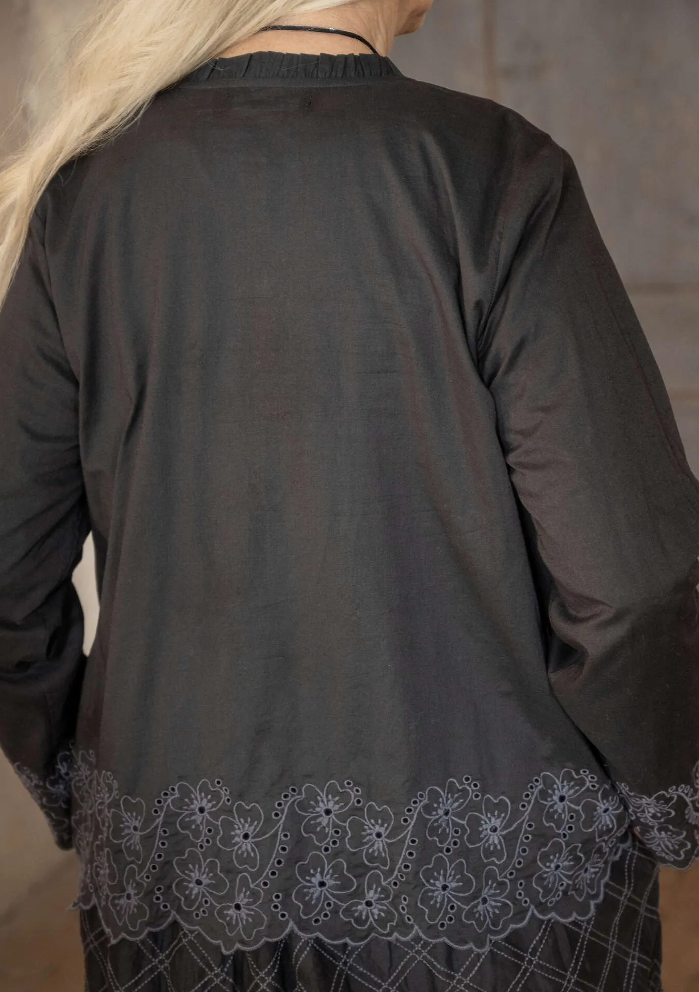 Gudrun Sjödén Blusen>Bluse „Birta“ aus Bio-Baumwolle Dunkelaschgrau