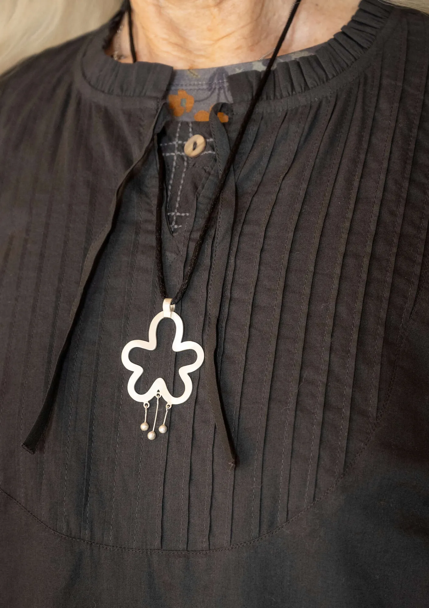 Gudrun Sjödén Blusen>Bluse „Birta“ aus Bio-Baumwolle Dunkelaschgrau