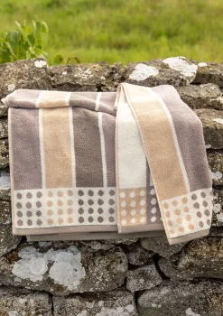 Gudrun Sjödén Frottee|Bad-Accessoires>Duschhandtuch „Flow“ aus Bio-Baumwolle Auster