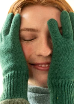 Gudrun Sjödén Accessoires>Fingerhandschuhe aus Lammwolle Hellflaschengrün-genoppt