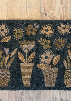 Gudrun Sjödén Teppiche|Heimtextilien>Fußmatte „Flower pots“ aus Kokosfaser Dunkelaschgrau