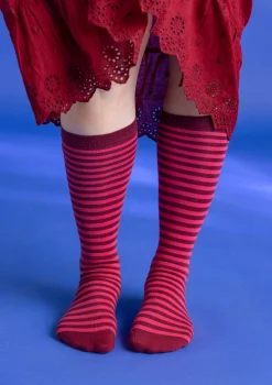 Gudrun Sjödén Accessoires>Gestreifte Kniestrümpfe aus Bio-Baumwolle Dunkelhibiskus/koralle