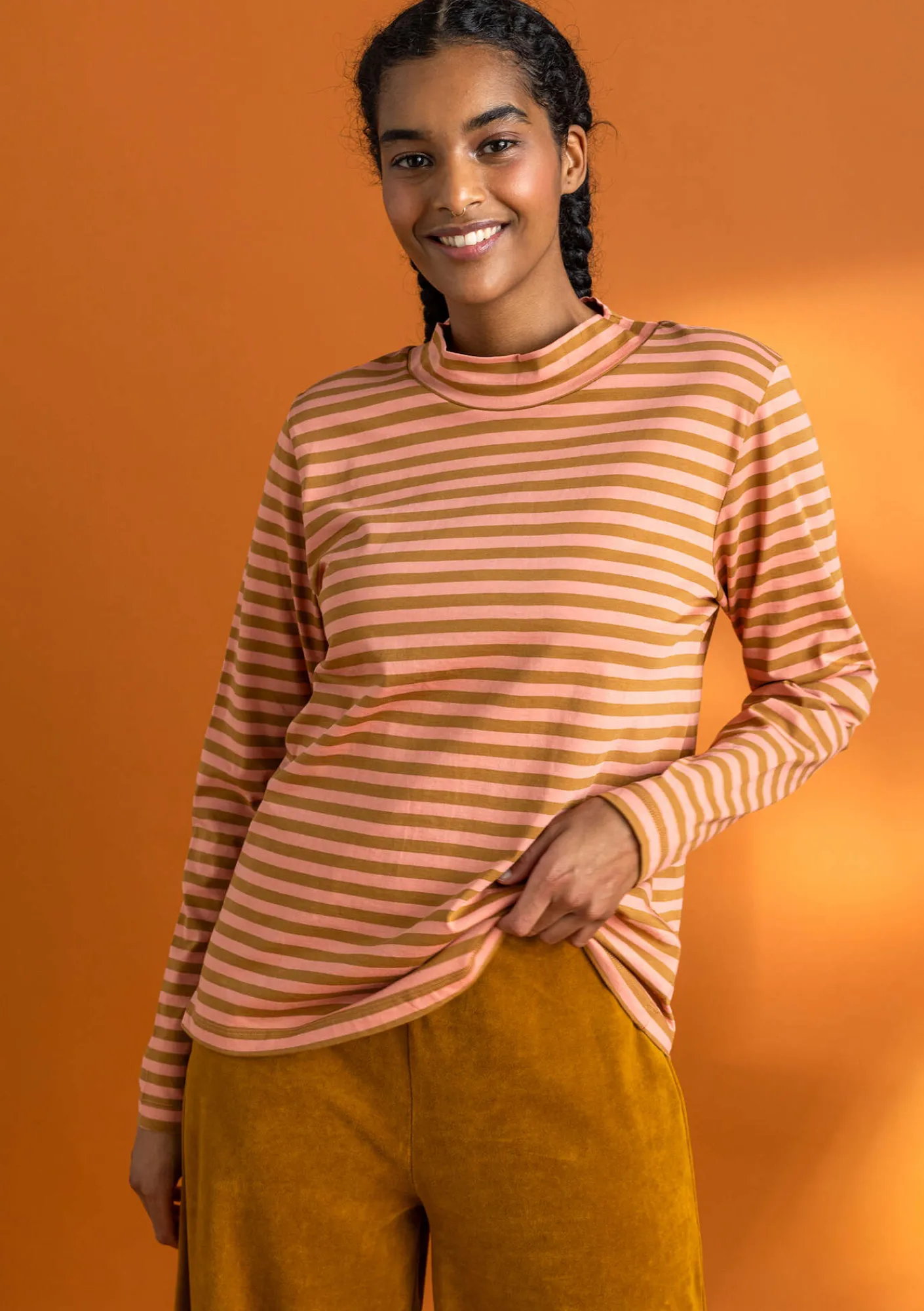 Gudrun Sjödén Pullover & Shirts>Gestreiftes Stehkragenshirt aus Bio-Baumwolle Curry-lilie