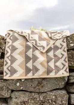 Gudrun Sjödén Frottee|Bad-Accessoires>Handtuch „Peaks“ aus Bio-Baumwolle Auster