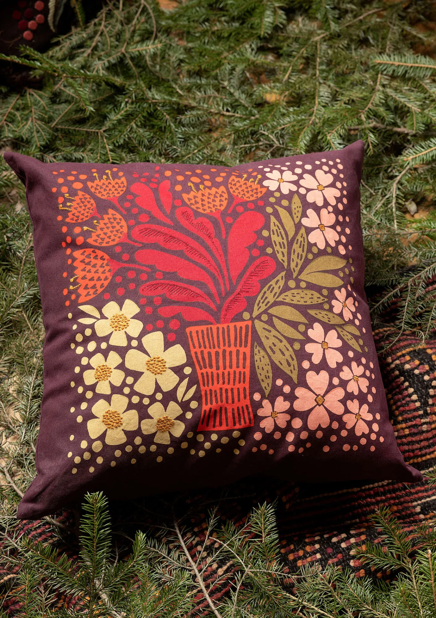 Gudrun Sjödén Kissen|Schlafzimmer Deko>Kissenhülle „Gnistra“ aus Bio-Baumwolle Aubergine