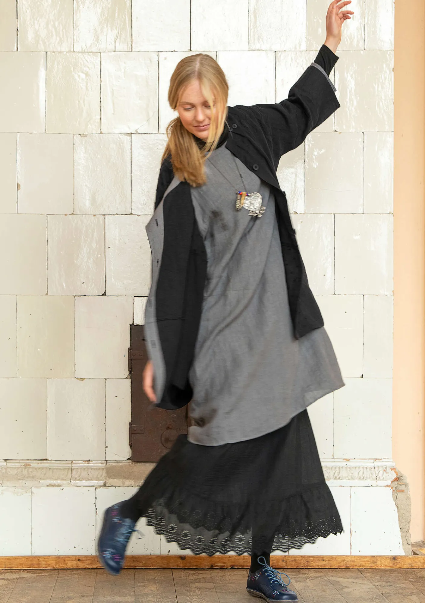 Gudrun Sjödén Kleider>Kleid aus Leinengewebe Grafit