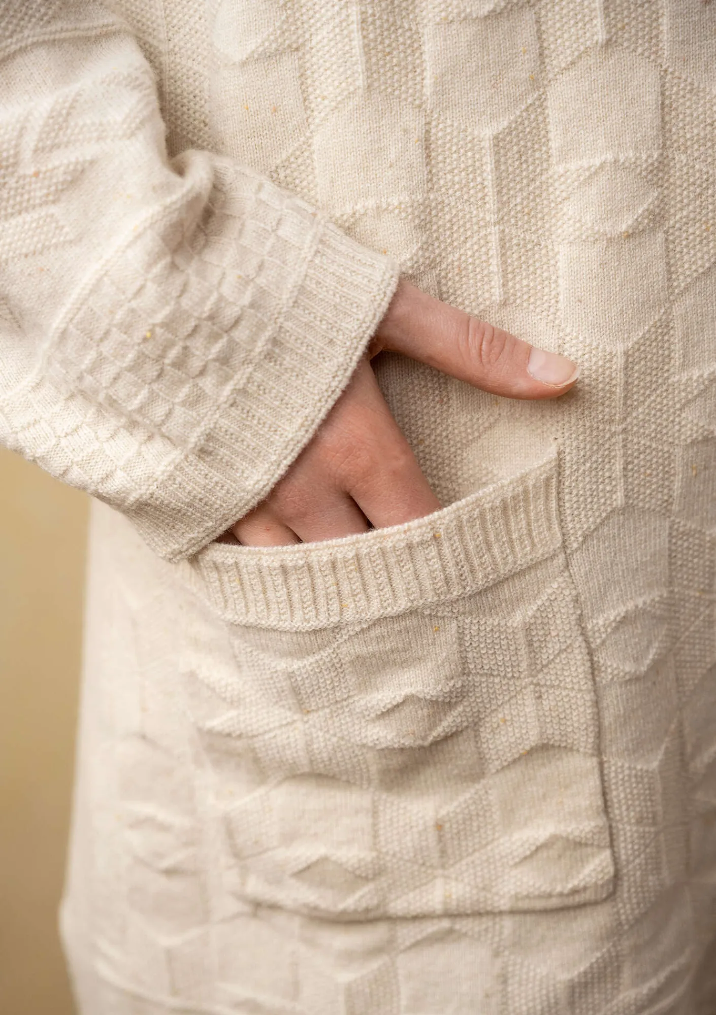 Gudrun Sjödén Strickjacken>Langstrickjacke „Capella“ aus Lammwolle Feder-genoppt