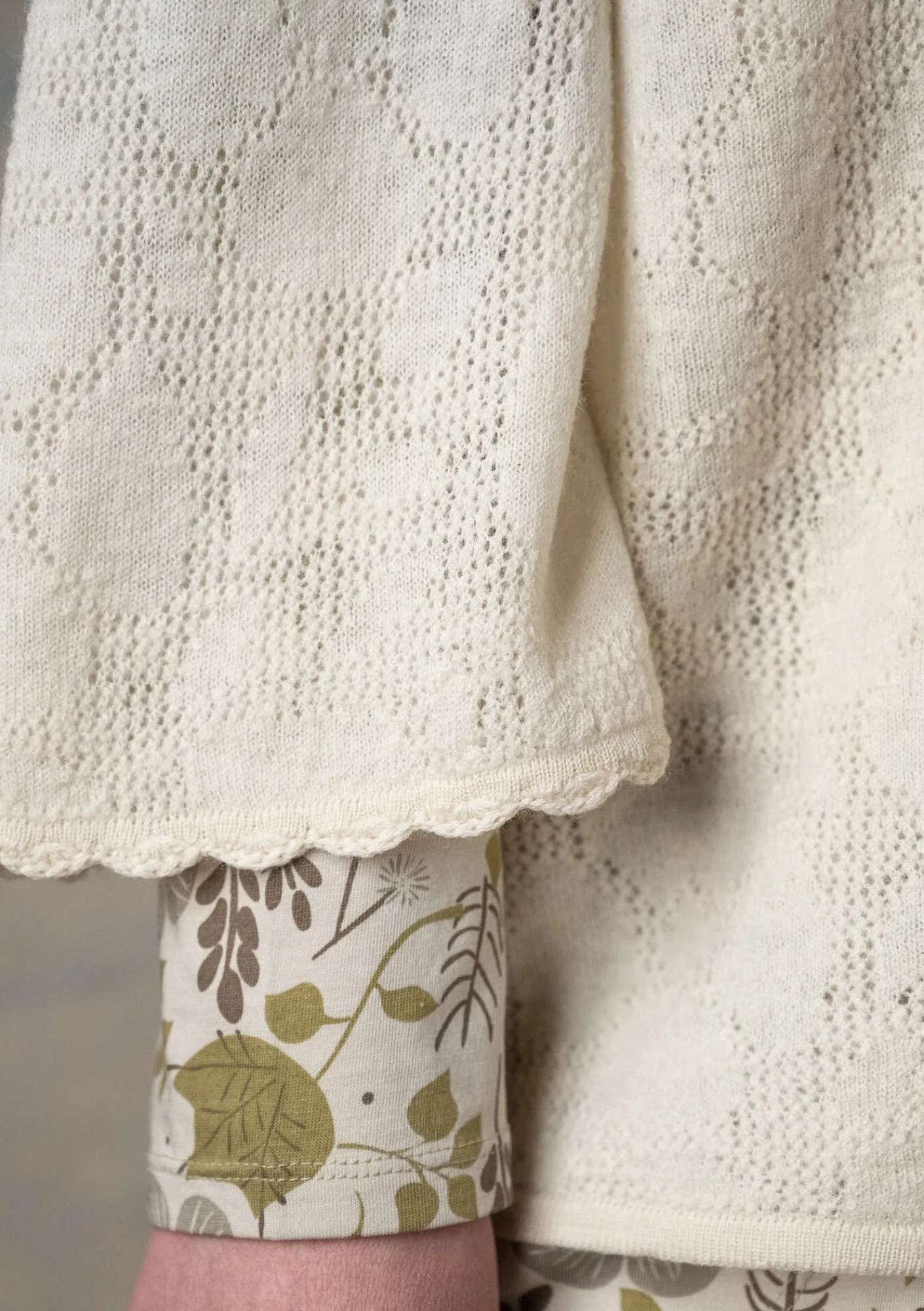 Gudrun Sjödén Strickjacken>Pointelle-Strickjacke „Blomstra“ aus Bio-Wolle Feder