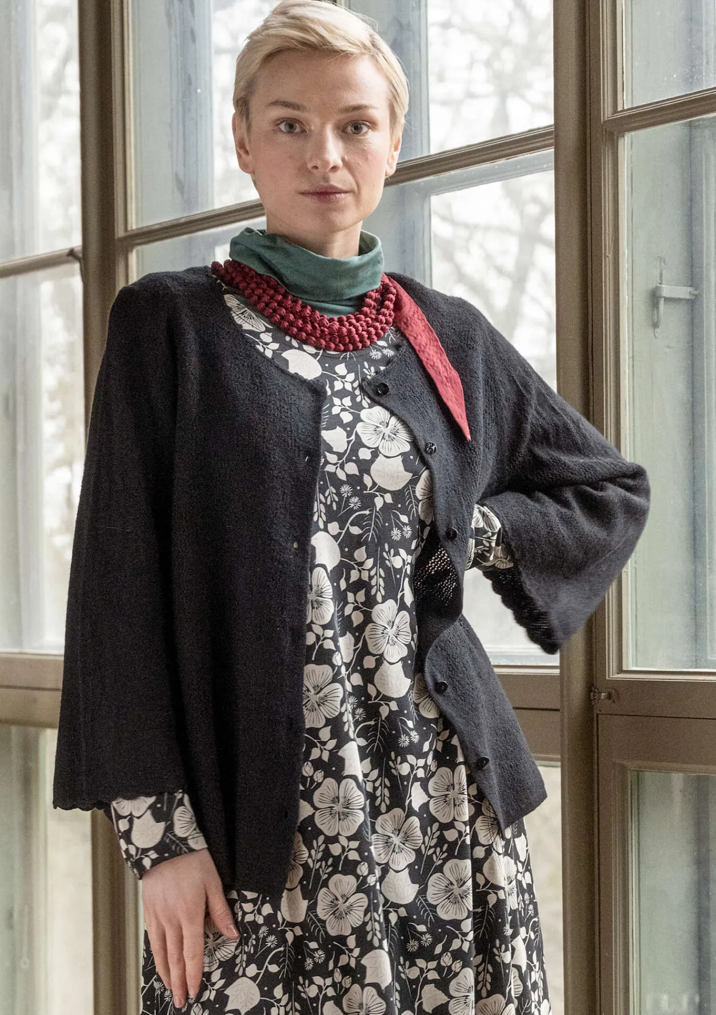 Gudrun Sjödén Strickjacken>Pointelle-Strickjacke „Blomstra“ aus Bio-Wolle Schwarz