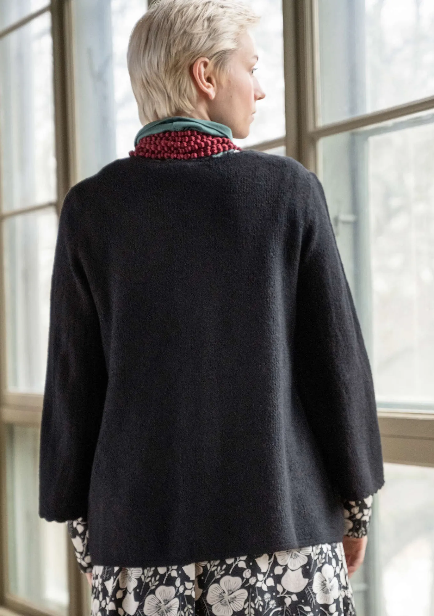 Gudrun Sjödén Strickjacken>Pointelle-Strickjacke „Blomstra“ aus Bio-Wolle Schwarz