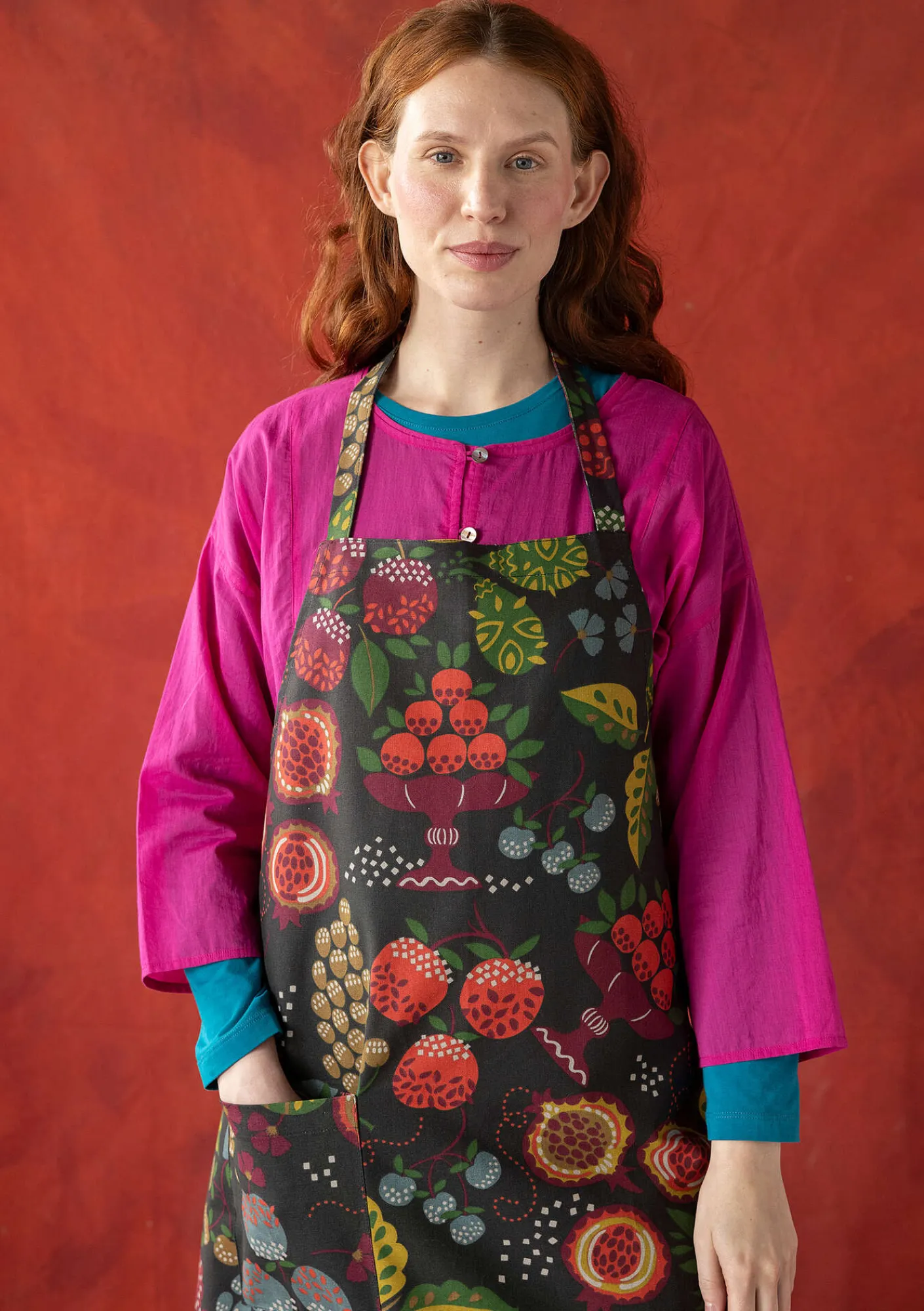 Gudrun Sjödén Küche & Esszimmer>Schürze „Fruits“ aus Bio-Baumwolle Dunkelaschgrau