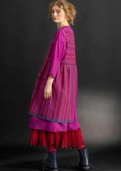 Gudrun Sjödén Kleider>Schürzenkleid „Ava“ aus Bio-Baumwollgewebe Hibiskus