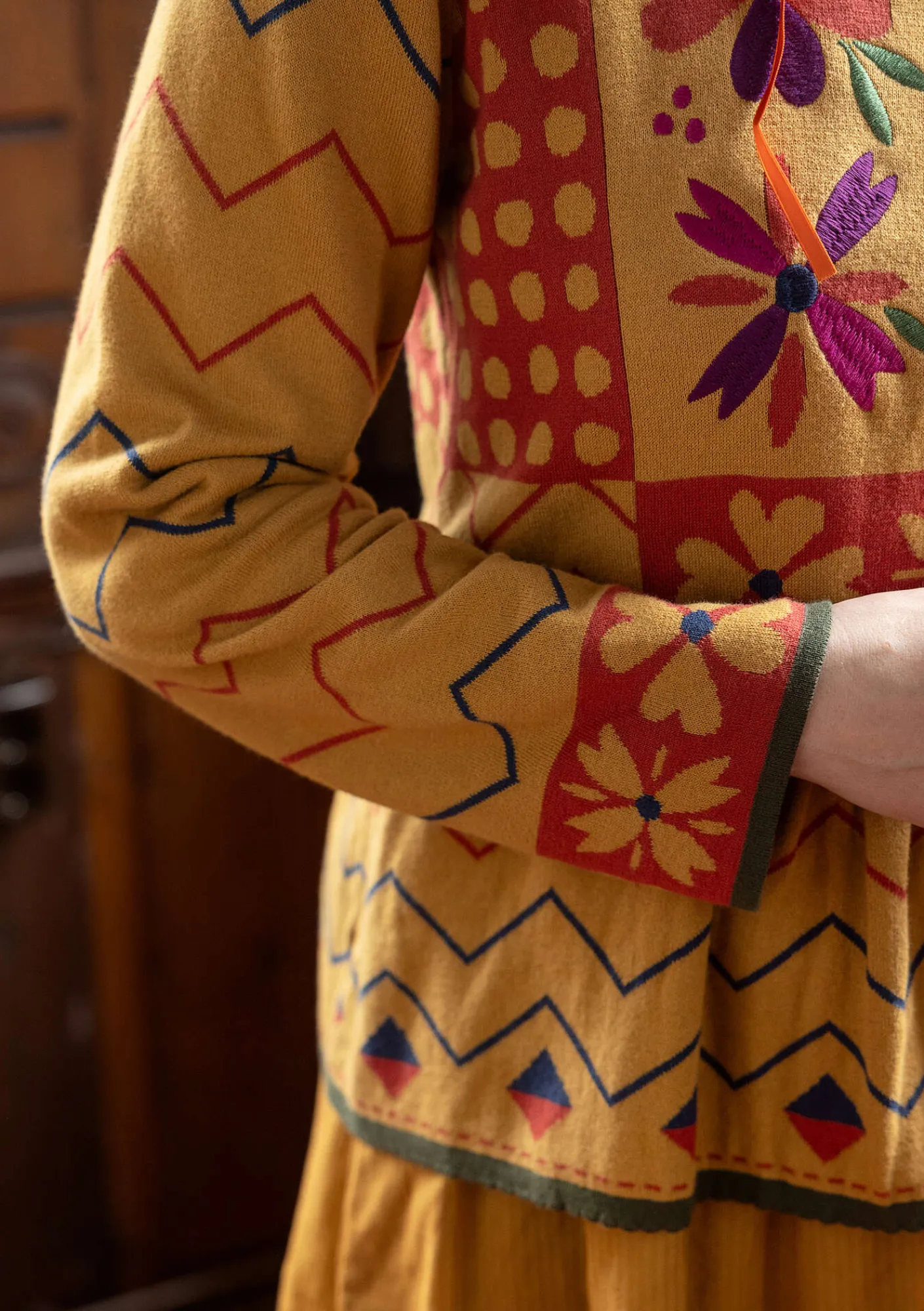 Gudrun Sjödén Strickjacken>Strickjacke „Maria“ aus Bio-/Recycling-Baumwolle Ocker