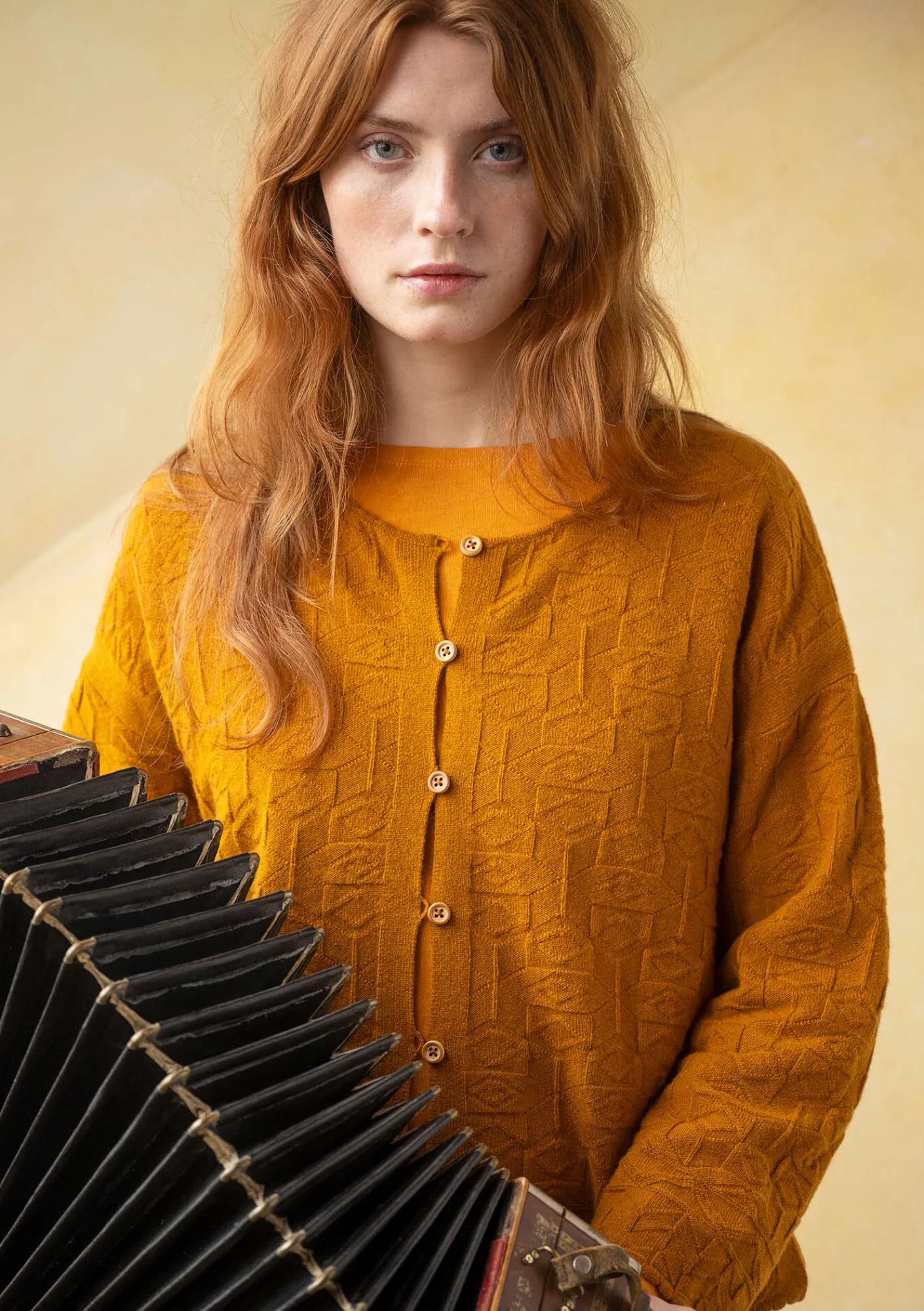 Gudrun Sjödén Strickjacken>Strickjacke „Nova“ aus Lammwolle Senf-melange