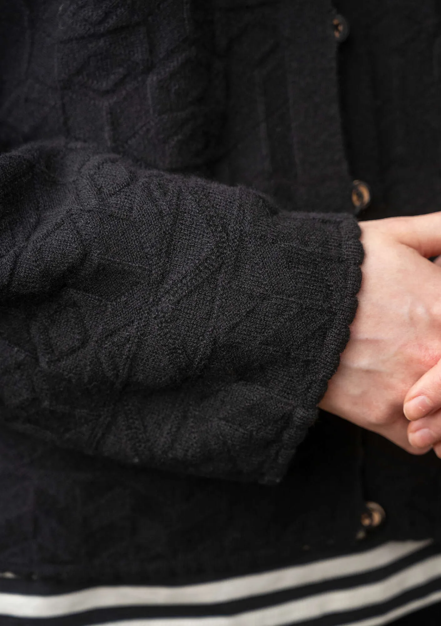 Gudrun Sjödén Strickjacken>Strickjacke „Nova“ aus Lammwolle Schwarz