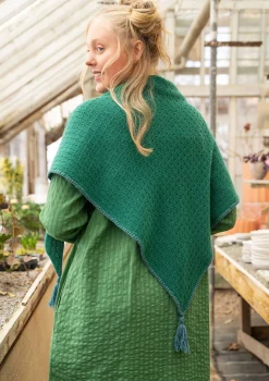 Gudrun Sjödén Accessoires>Strickschal aus Lammwolle/ Recycling-Wolle Hellflaschengrün-genoppt