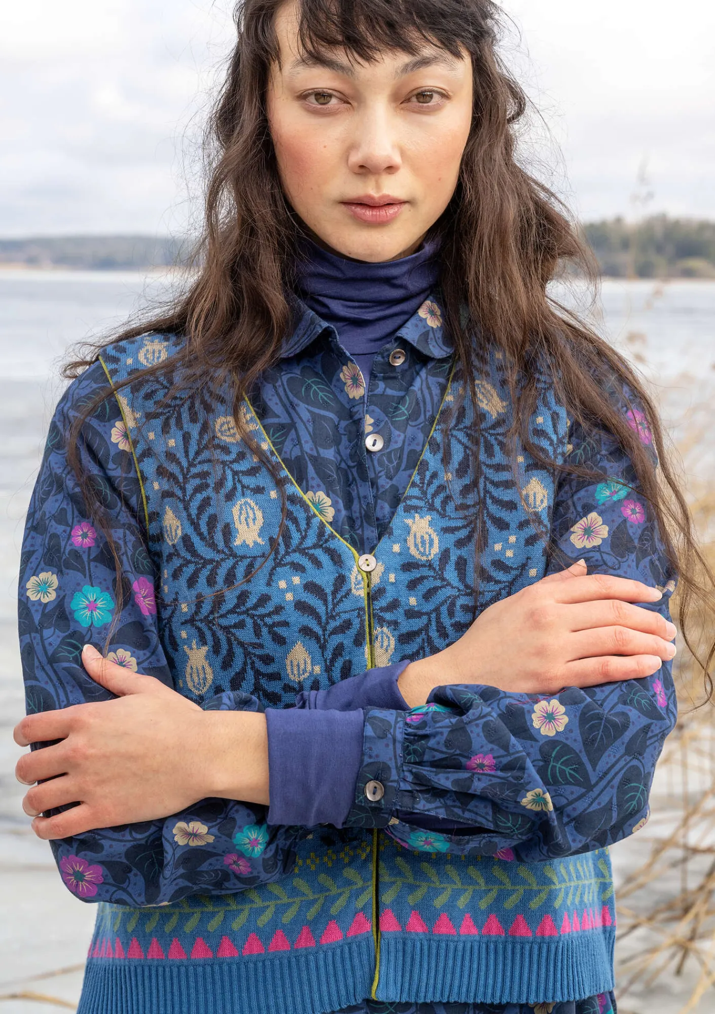 Gudrun Sjödén Westen>Strickweste „Aurora“ aus Bio- und Recycling-Baumwolle/Wolle Zartindigo