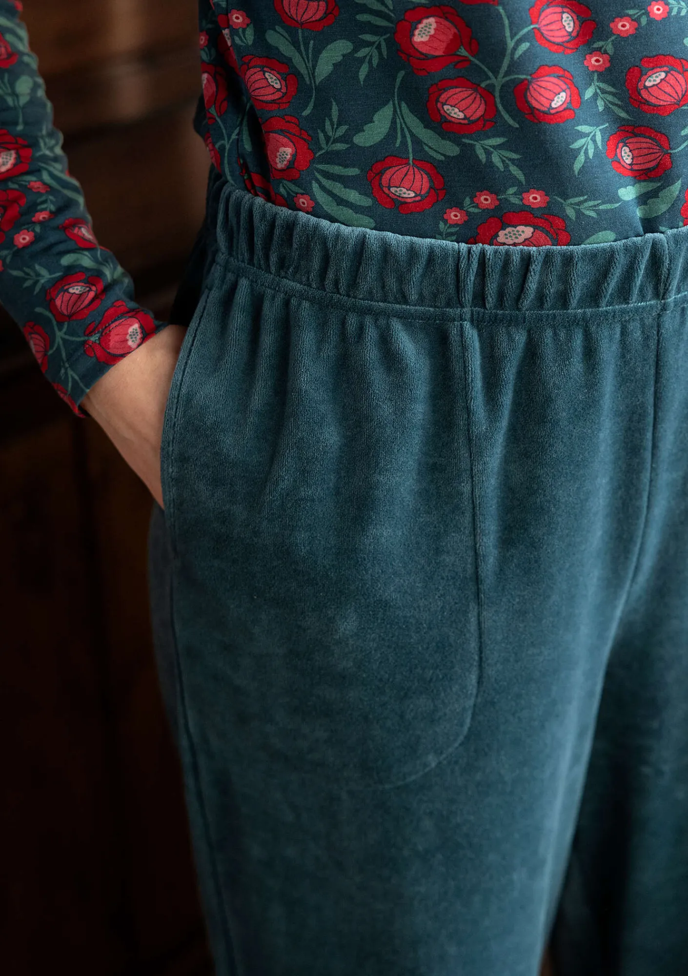 Gudrun Sjödén Hosen>Velourshose „Nora“ aus Bio-Baumwolle/Recycling-Polyester Indigogrün