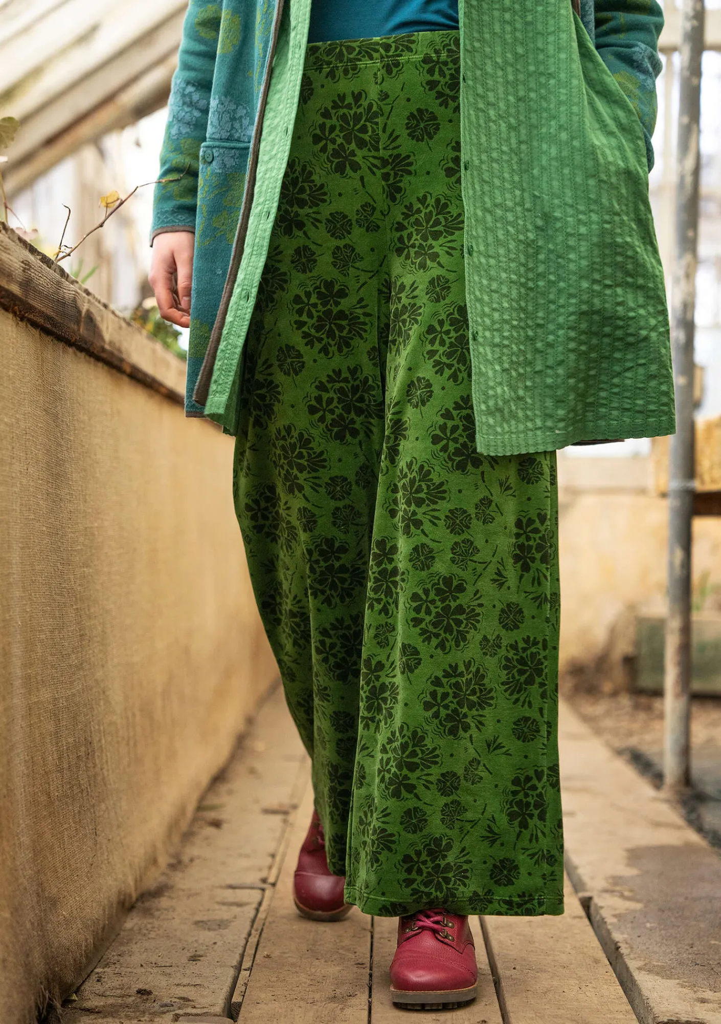 Gudrun Sjödén Hosen>Velourshose „Selma“ aus Bio-Baumwolle/Recycling-Polyester Grasgrün