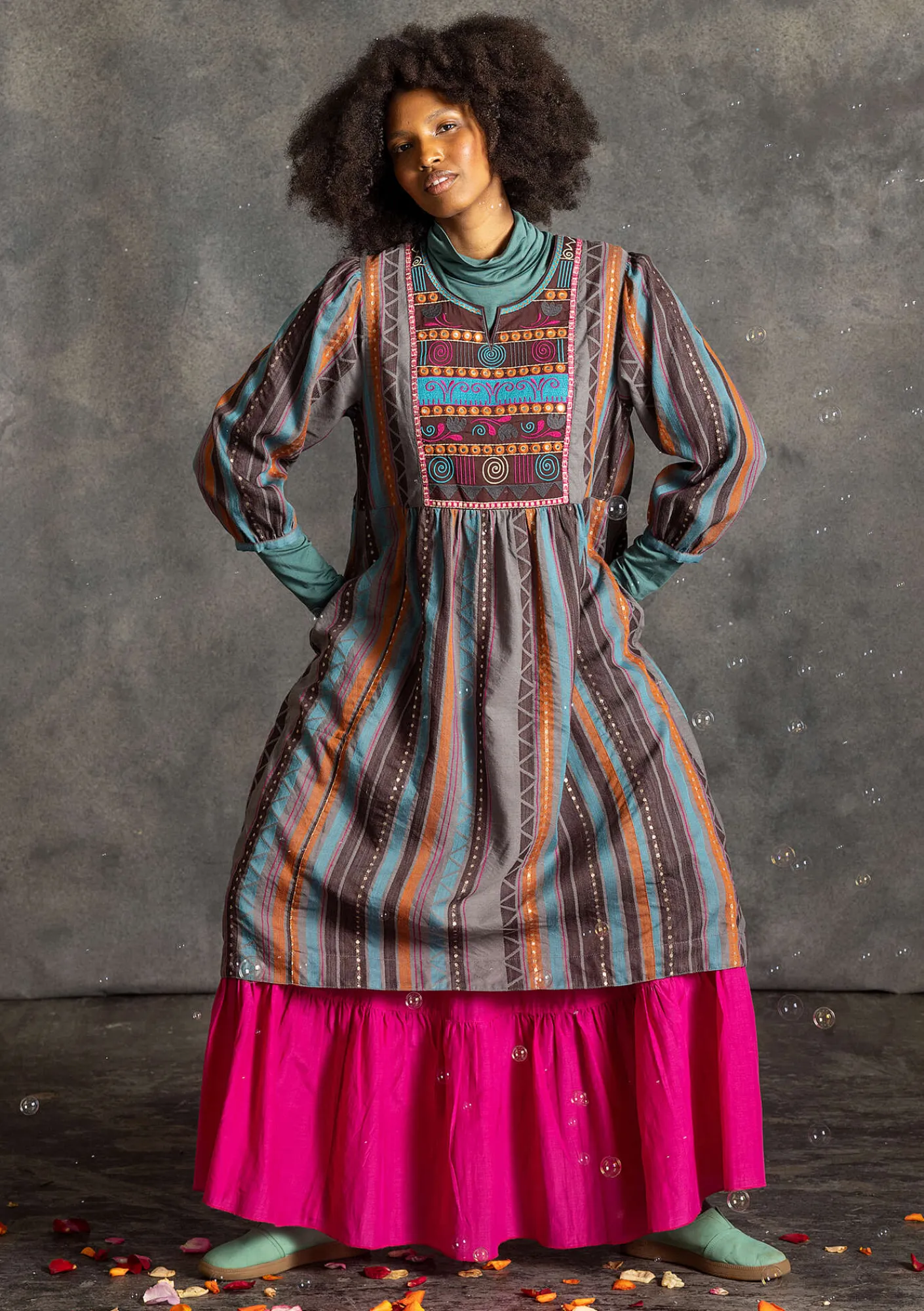 Gudrun Sjödén Kleider>Webkleid „Jaipur“ aus Wolle/Baumwolle Aubergine