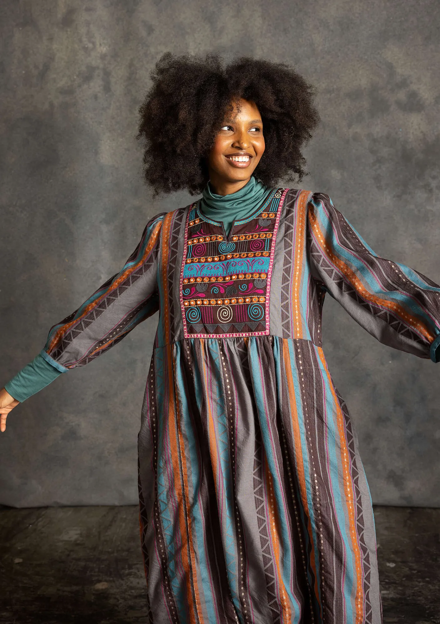 Gudrun Sjödén Kleider>Webkleid „Jaipur“ aus Wolle/Baumwolle Aubergine