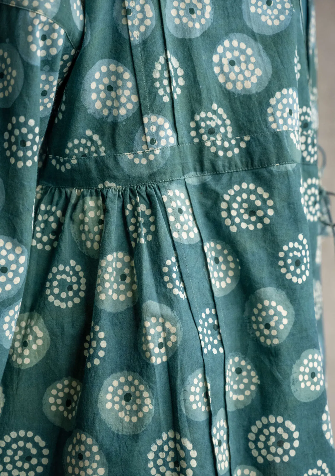 Gudrun Sjödén Blusen>Wickelbluse „Clay“ aus Bio-Baumwolle Indigogrün