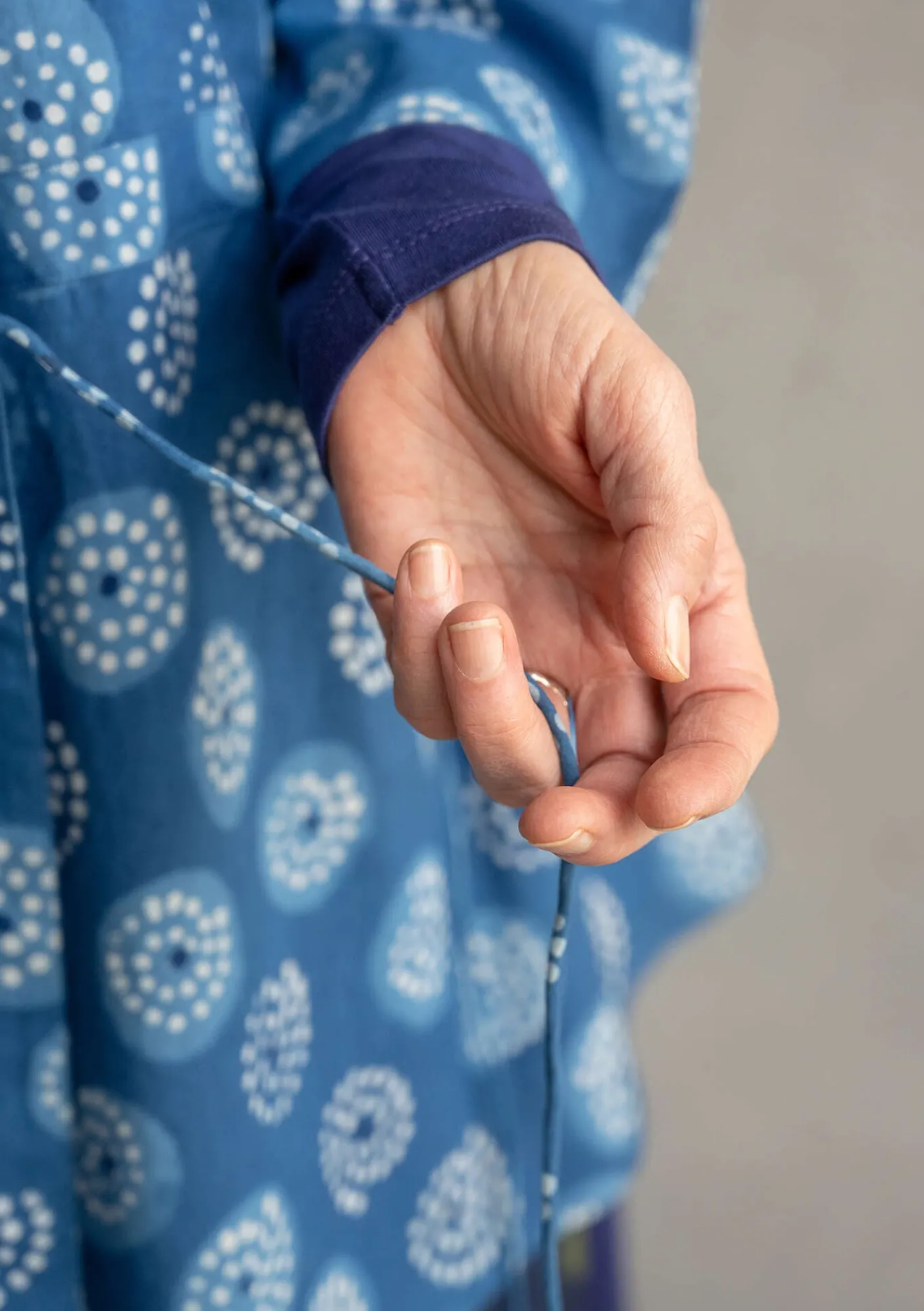 Gudrun Sjödén Blusen>Wickelbluse „Clay“ aus Bio-Baumwolle Indigo